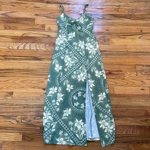 BRAND NEW w/ Tags! Urban Outfitters Dress - size Small